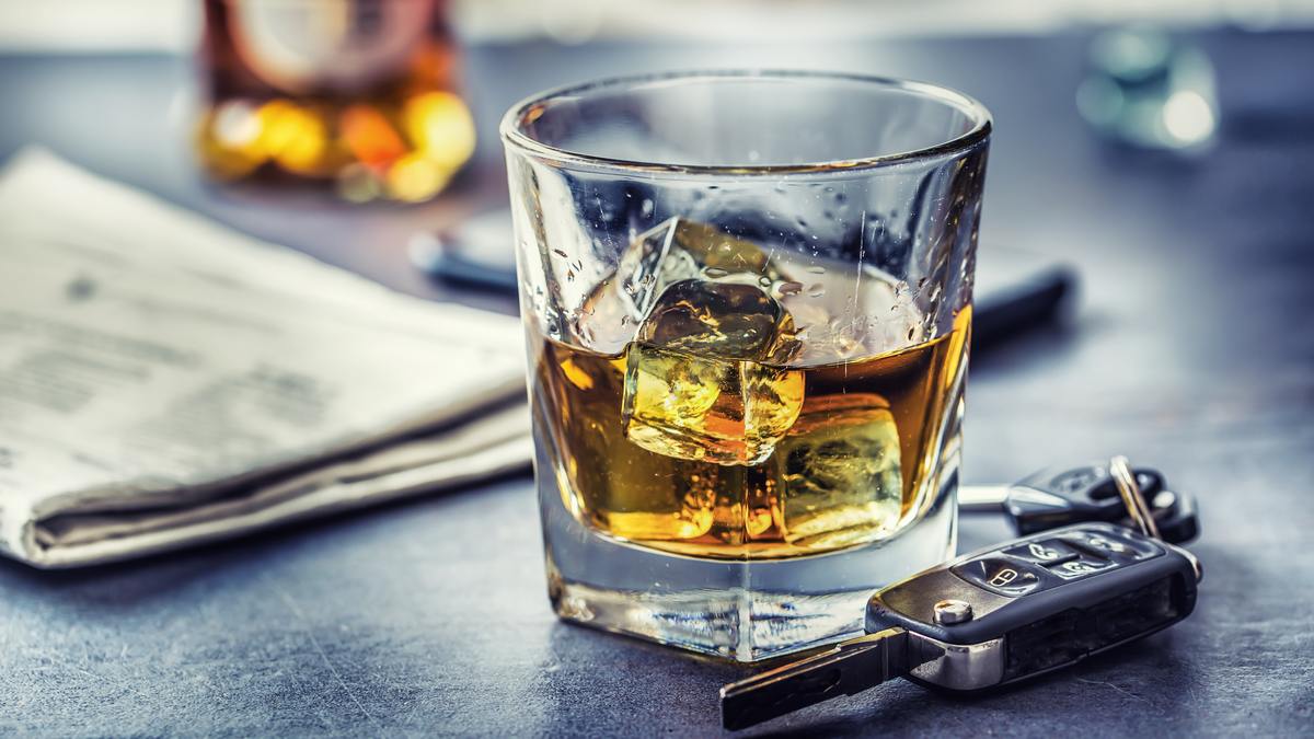 23152a versus 23152b Glass of whiskey beside car keys and paperwork on a table, illustrating the 23152a versus 23152b DUI counts